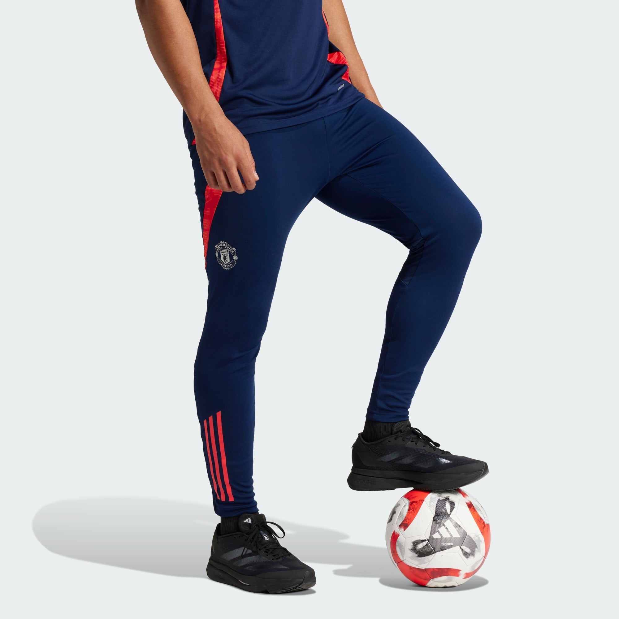 Pantalon d\'entraînement Manchester United Tiro 24 Adidas IT2012